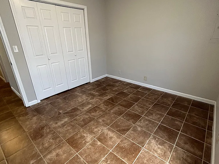 Oakcrest Apartments — Photo 11
