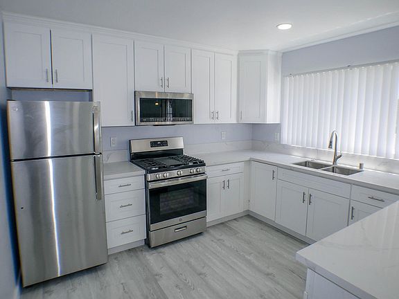 3rd image of 3937 Riviera Dr #3937