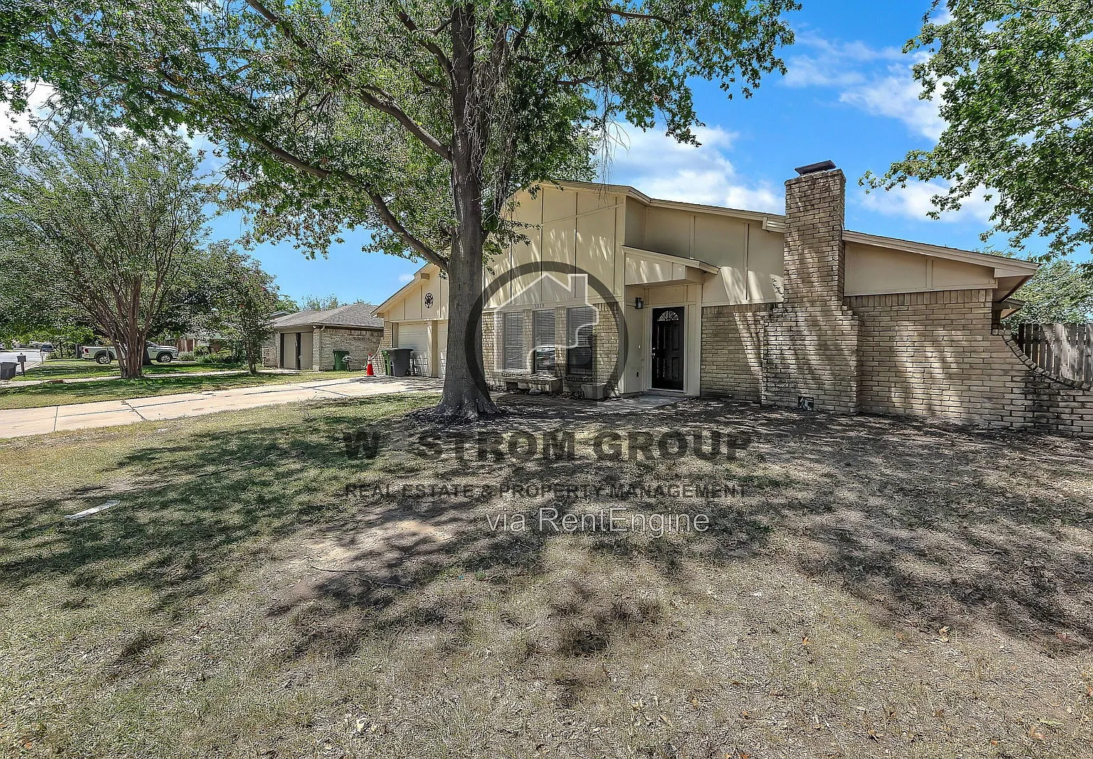 4 bed, 2.0 bath, 2269 sqft, $2,295 — Photo 2