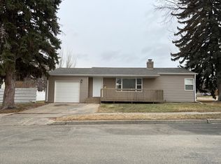 809 15th St NW, Minot, ND 58703