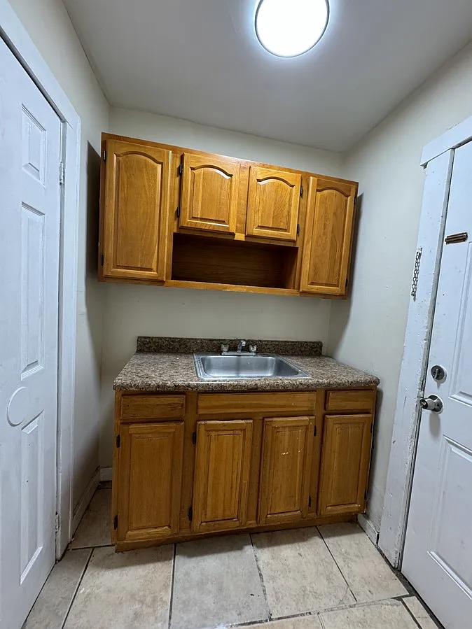 1 bed, 650 sqft, $2,000 — Photo 2