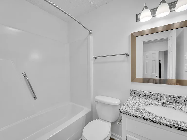 Belmont Heights Apartments & Townhomes — Photo 71