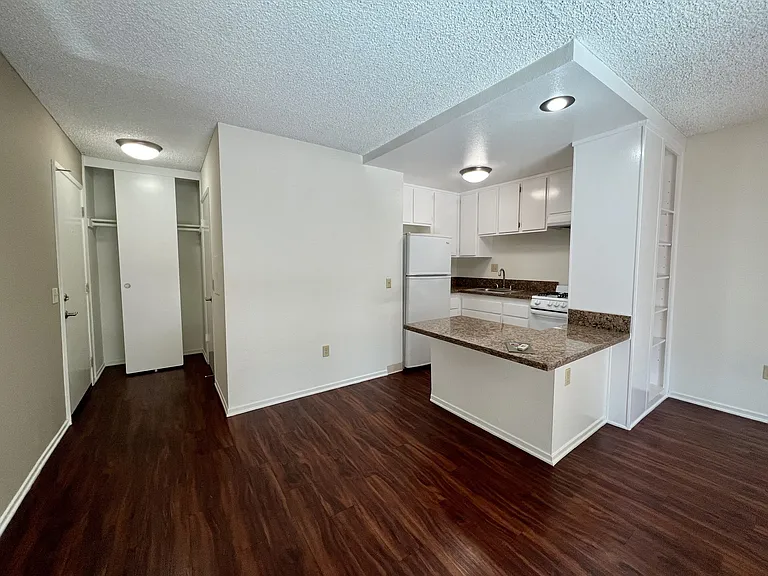Concord Square Apartments — Photo 24