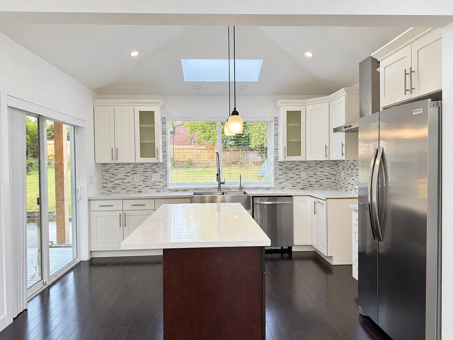 2 bed, 1320 sqft, $3,295 — Photo 3