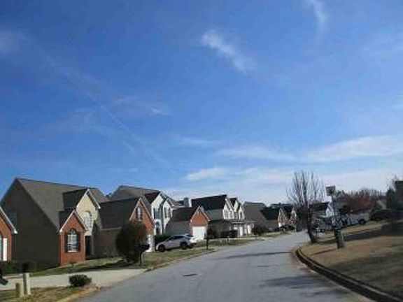 Exterior Neighborhood (street photo)