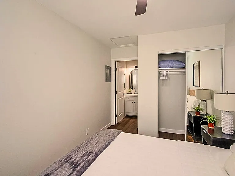 4142 44th St #8 — Photo 11