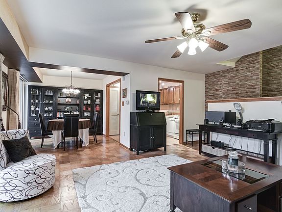 2nd image of 5570 Burnside Dr APT 1