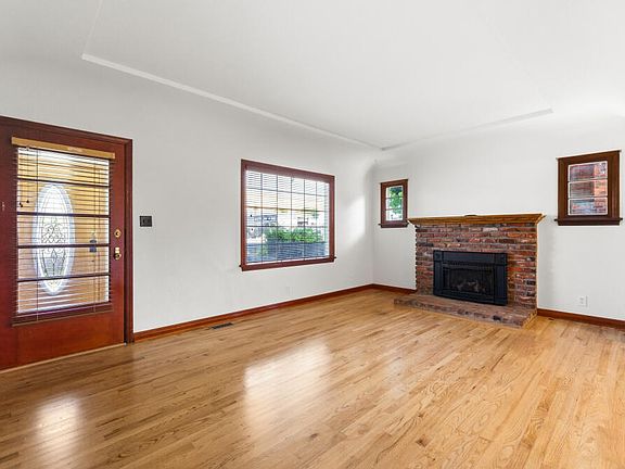 3rd image of 4634 Crosby Ave