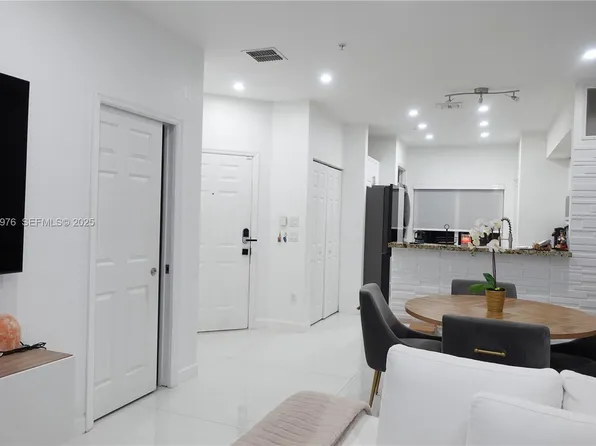 111 NW 2nd Ave Unit 2, Hallandale Beach, FL 33009