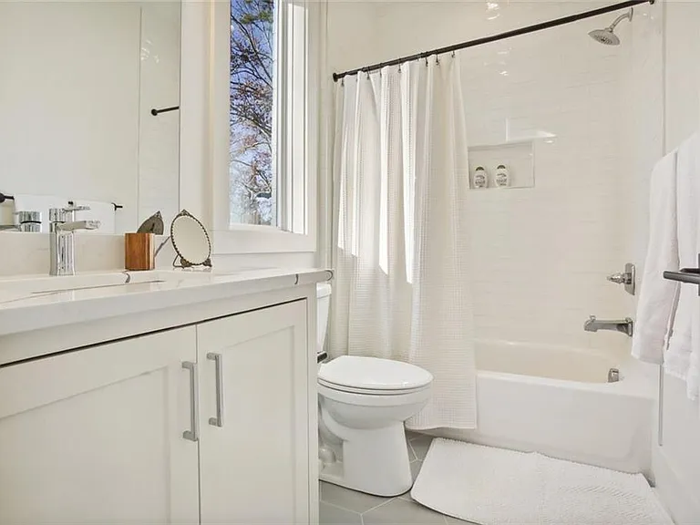 3041 Parkridge Dr NE — Photo 20