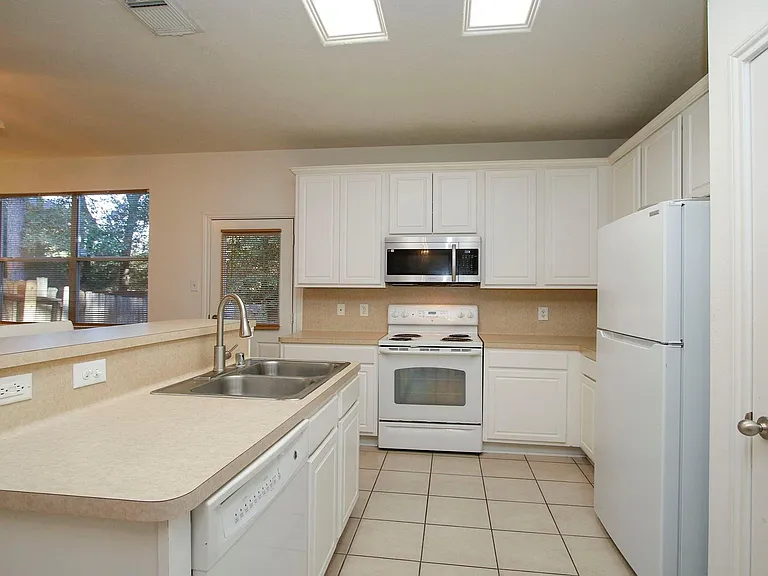 191 N Burberry Park Cir — Photo 9