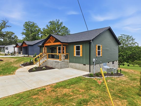 3rd image of 214 Twin Oaks Rd
