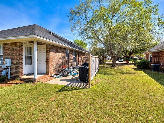 4th image of 2044 Essex Dr