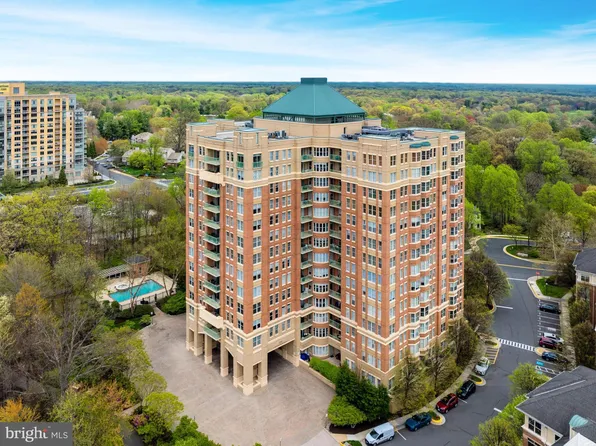11776 Stratford House Pl APT 805, Reston, VA 20190