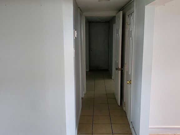 Hallway to bathroom and bedrooms