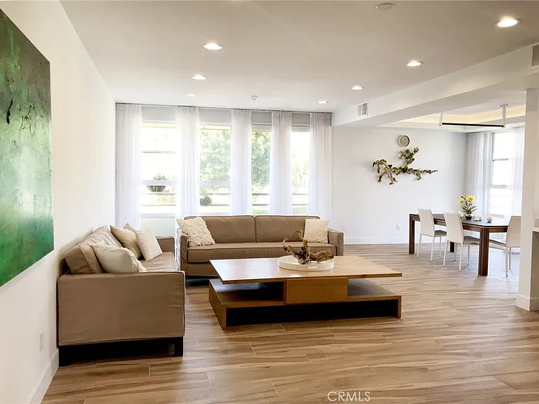 11700 Iowa Ave — Photo 5