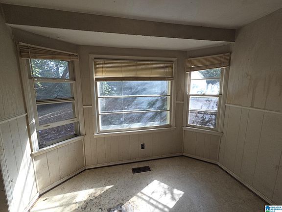5th image of 25 Hillview Ln