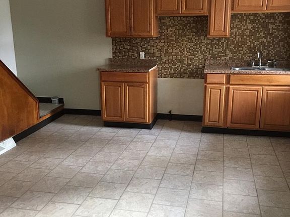 Large Eat-In Kitchen