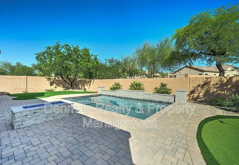 1357 N Drexel — Photo 36
