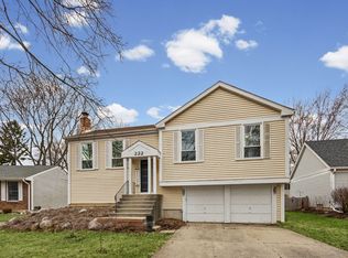 222 Abilene Ln, Vernon Hills, IL 60061