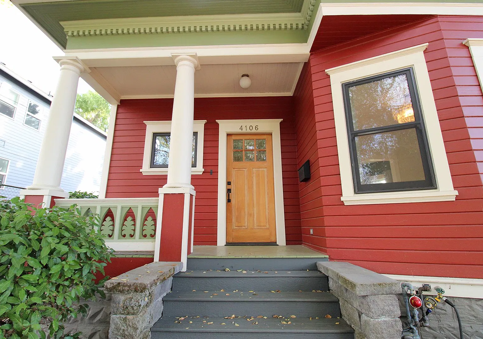 Stunning, Remodeled 4 Bed/2 Bath 1911 Craftsman in Sought-After Sabin — Photo 2