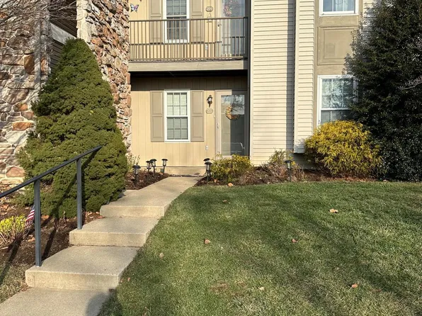 205 Greenview Dr, Lancaster, PA 17601