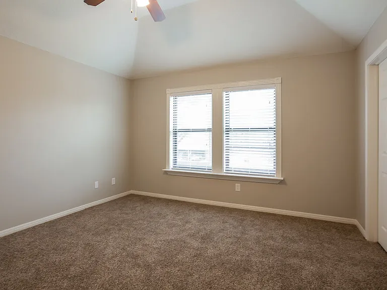 501 W Hunters Ln — Photo 9