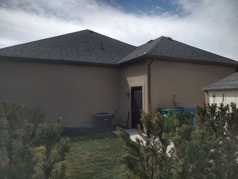 2nd image of 10024 N Riverside Ln