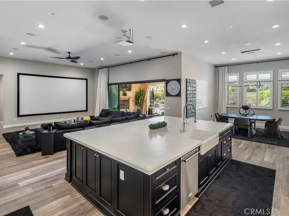 10949 Cartwright Dr, Chatsworth, CA 91311