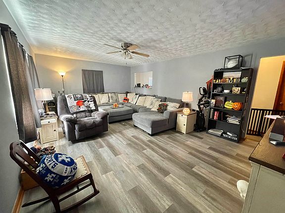 5th image of 410 Laurel Ave