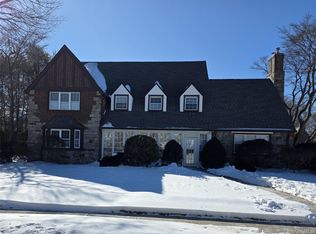 24 Canterbury Rd, Rockville Centre, NY 11570