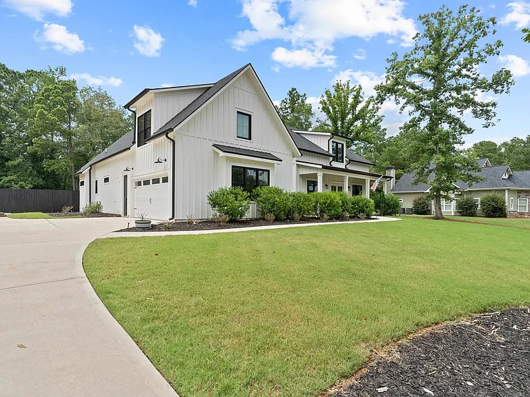 135 Harmony Bay Dr — Photo 2