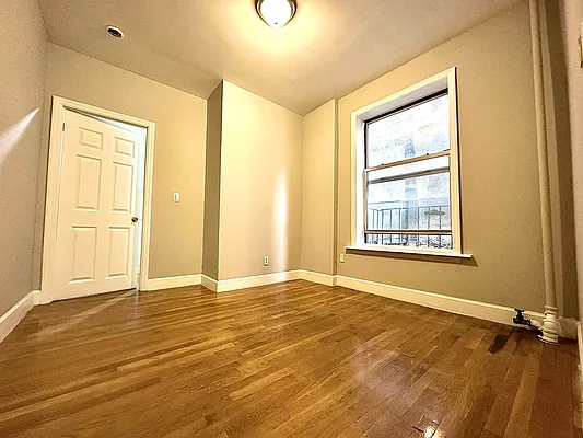 Rented by Bond New York | media 9