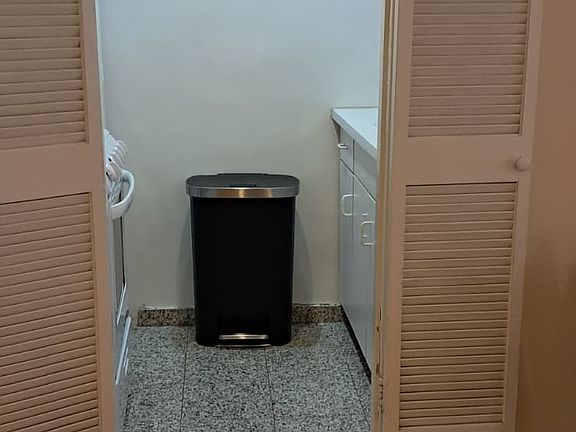 4th image of 210 E 47th St APT 2A