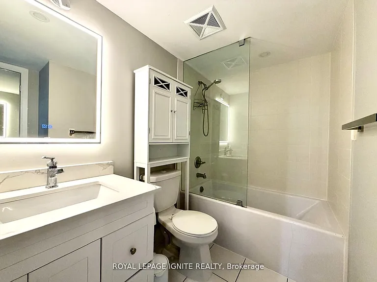 151 Village Green Sq #2001 — Photo 17