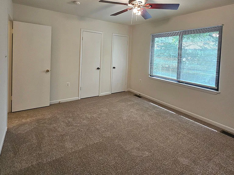 1108 N Rockingham St — Photo 24