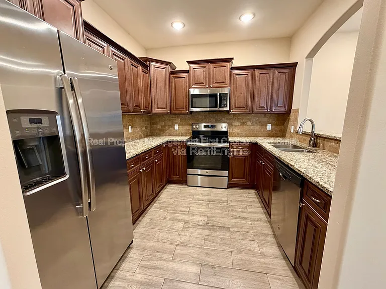 9817 Mylea Cir — Photo 5