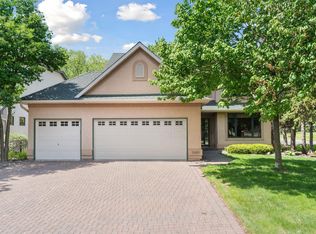 10404 Spyglass Dr, Eden Prairie, MN 55347