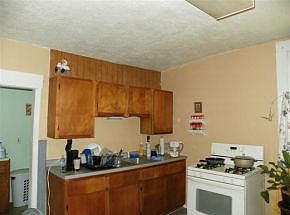 5th image of 419 N Ireland St