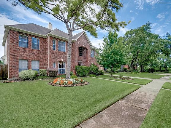 2nd image of 10910 Spruce Knoll Cir