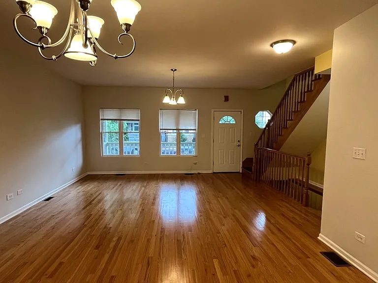 1934 N Saint Louis Ave — Photo 20