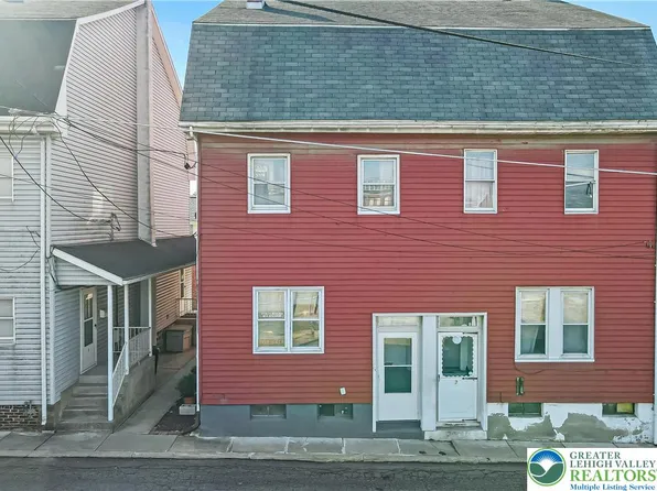 5 Evergreen St, Nazareth, PA 18064