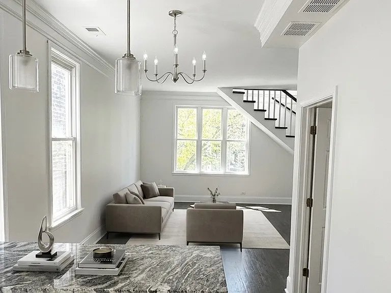1641 N Rockwell St #2F — Photo 2