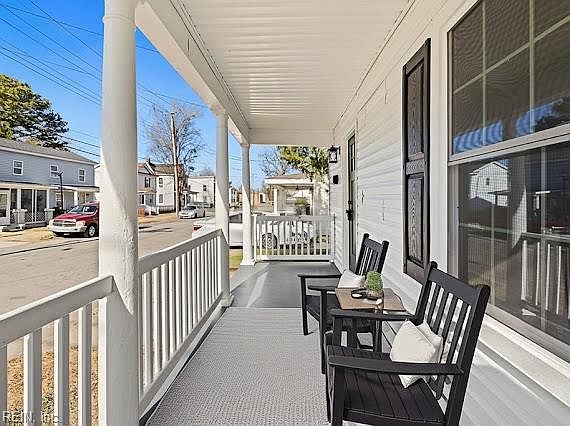 3rd image of 152 Lee St