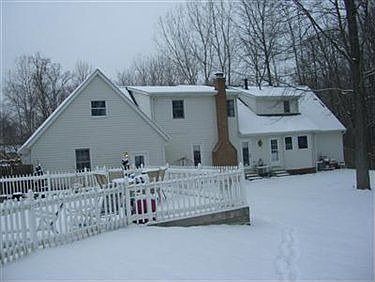 3rd image of 1658 Carriage House Dr