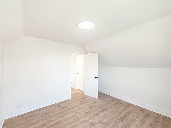 42nd image of 655 Cummings Ln