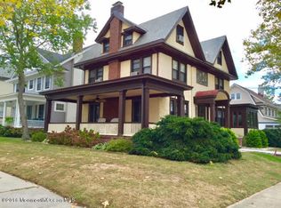 10 Evergreen Pl, Loch Arbour, NJ 07711