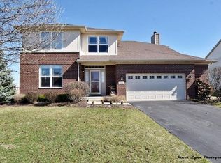 813 Kelley Dr, North Aurora, IL 60542