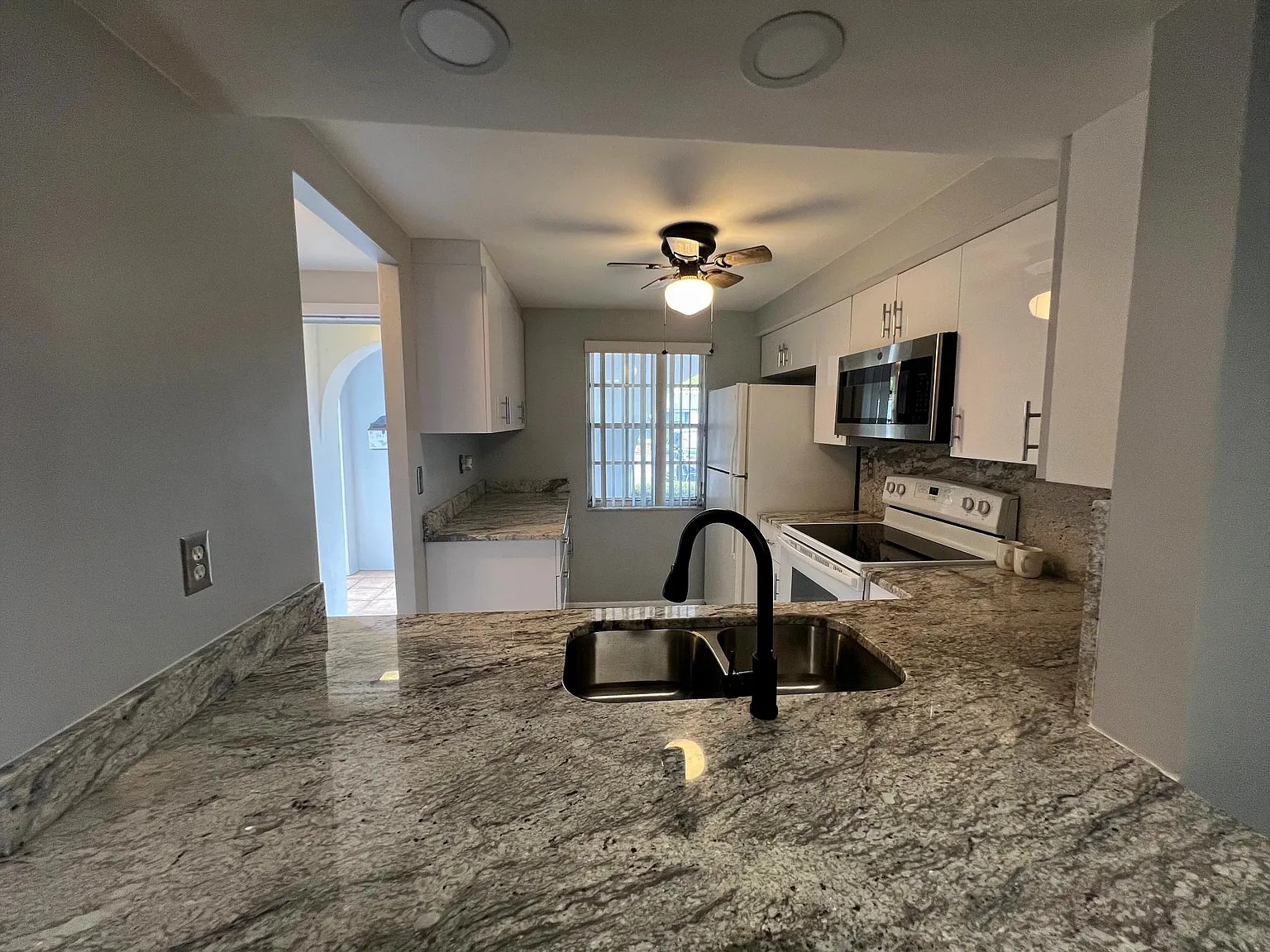 2 bed, 831 sqft, $1,500 — Photo 1