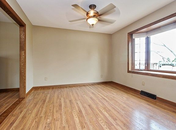 4th image of 30 Dianne Ct